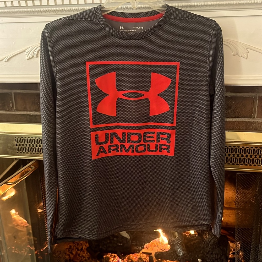 EUC Under Armour long sleeve youth tee